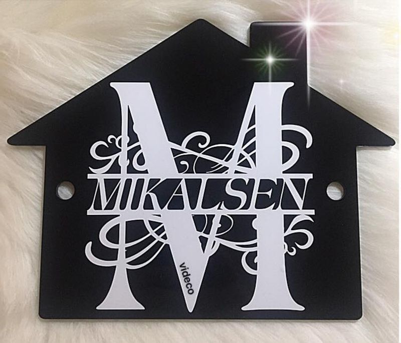 Akrylskilt - Hus med monogram